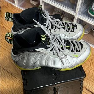 Nike Kids Silver and Lime Sneakers